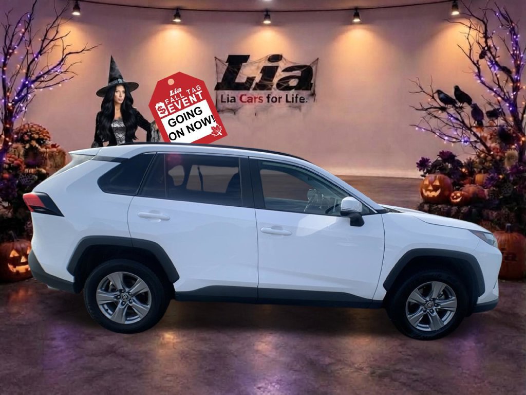 Used 2025 Toyota RAV4 XLE AWD/4WD image 2