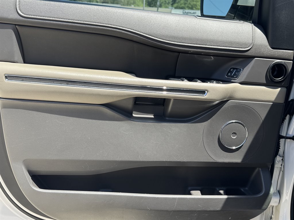 Used 2018 Ford Expedition Max XLT w/ Equipment Group 202A RWD image 15