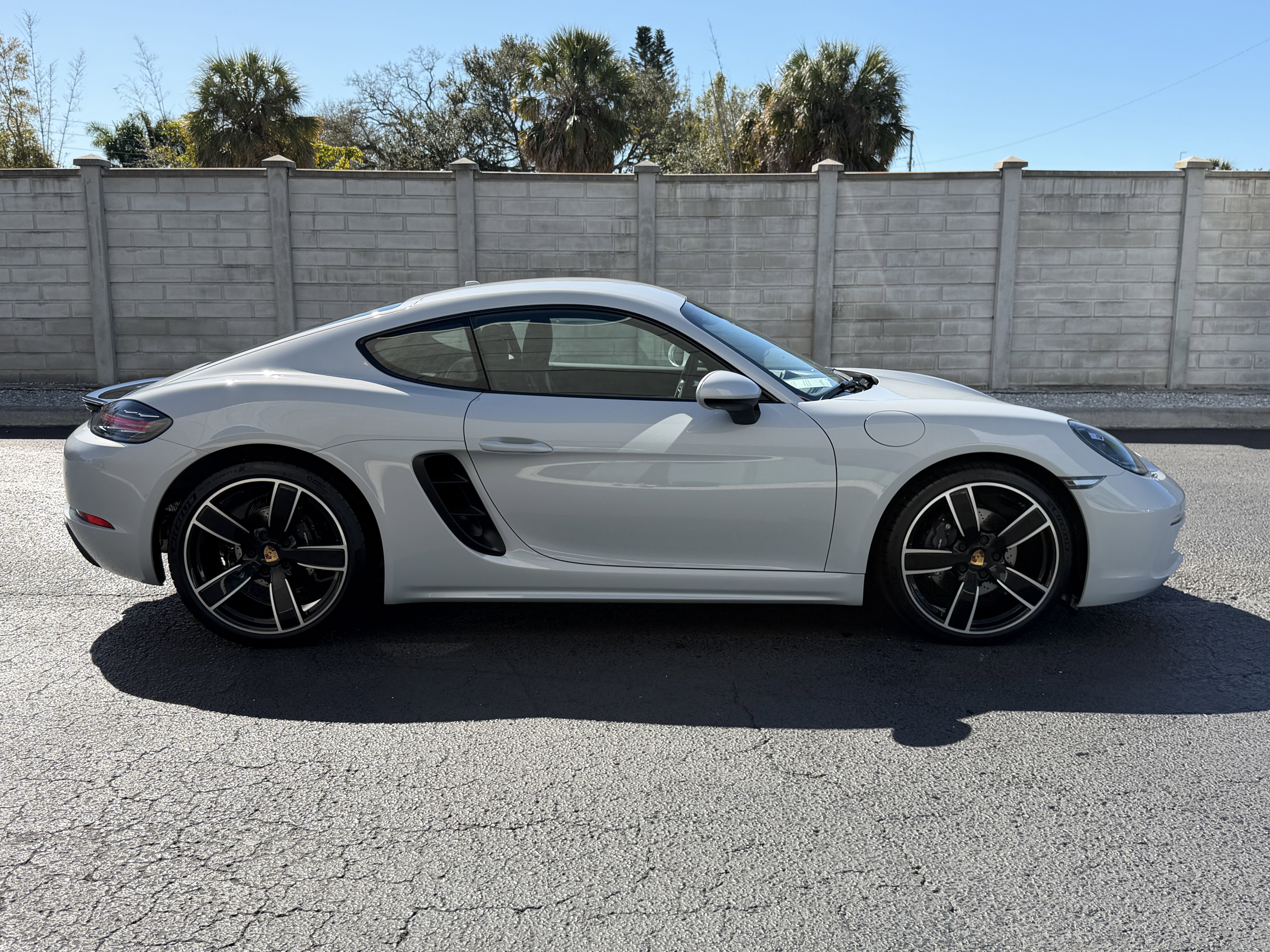 Certified 2025 Porsche 718 Cayman image 7