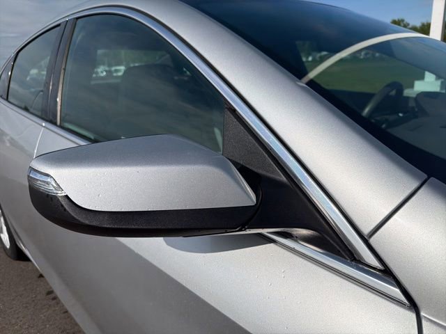 Used 2017 Chevrolet Malibu LT FWD image 3