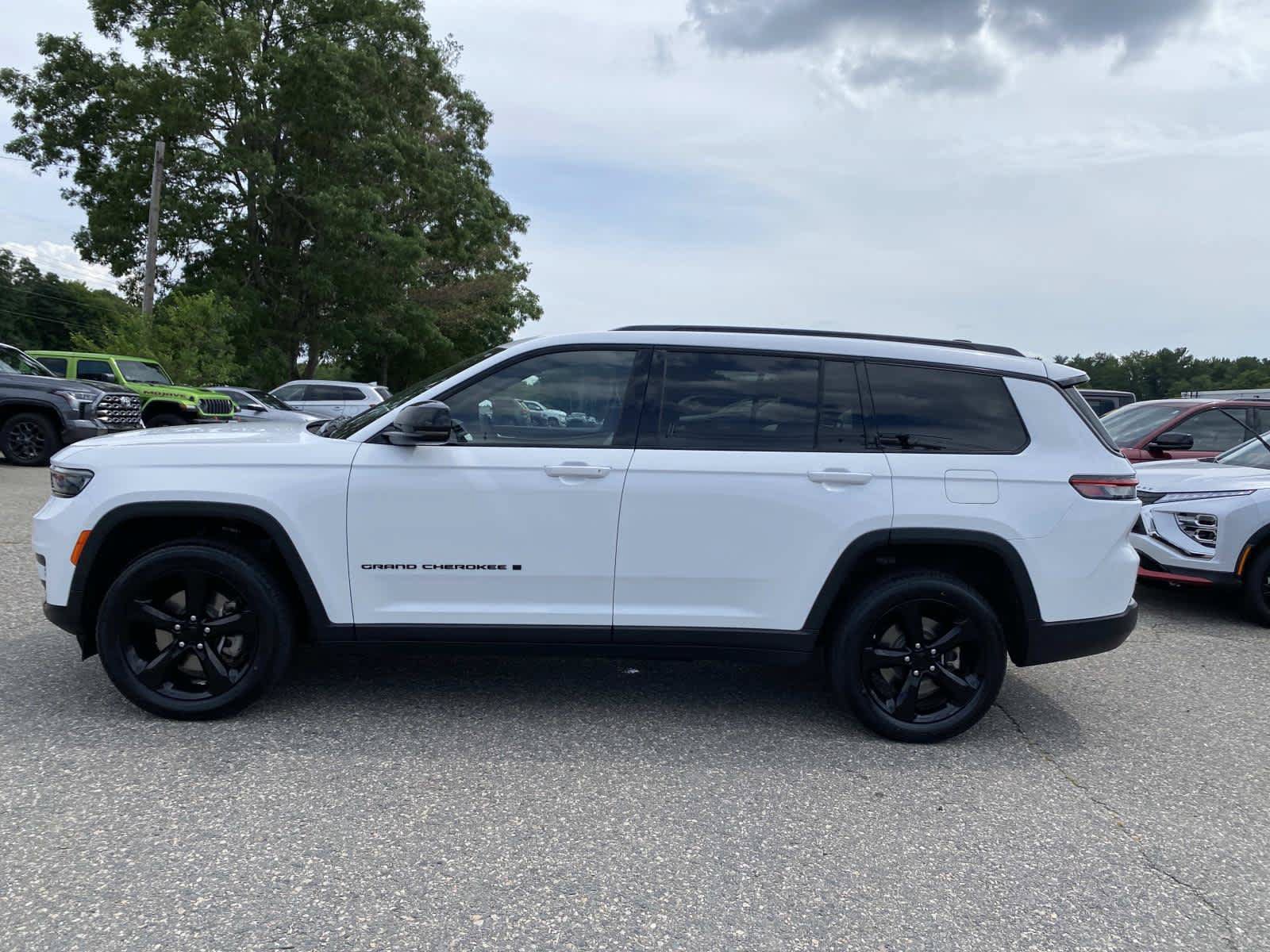 Certified 2023 Jeep Grand Cherokee L Laredo AWD/4WD image 9