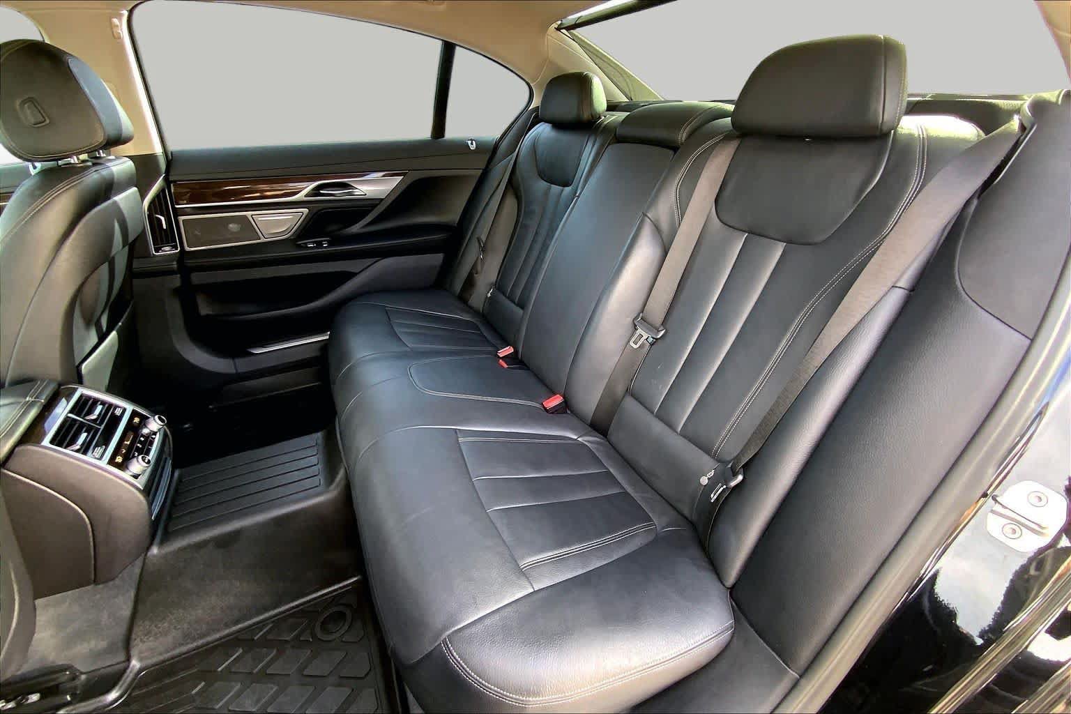 Used 2018 BMW 740i RWD image 20