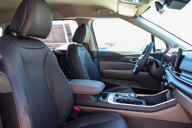New 2027 Kia Carnival EX FWD image 9