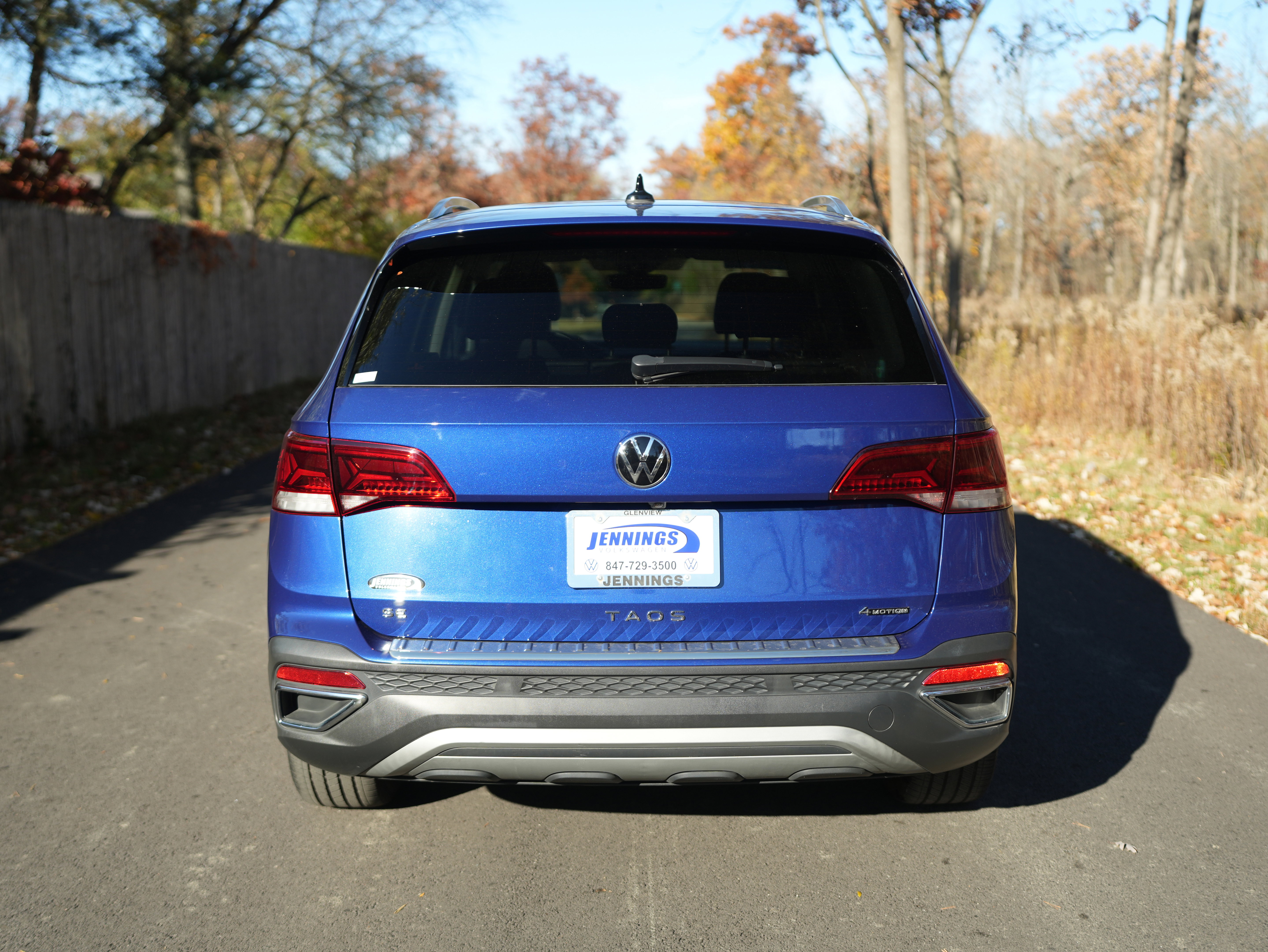 Used 2023 Volkswagen Taos SE w/ Panoramic Sunroof Package image 6