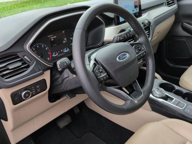 Used 2022 Ford Escape SEL image 18