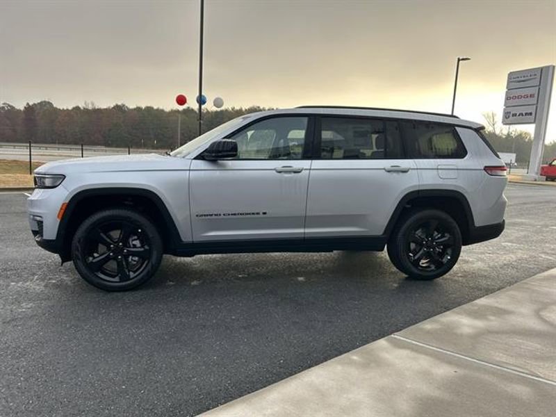 New 2025 Jeep Grand Cherokee L Limited image 3