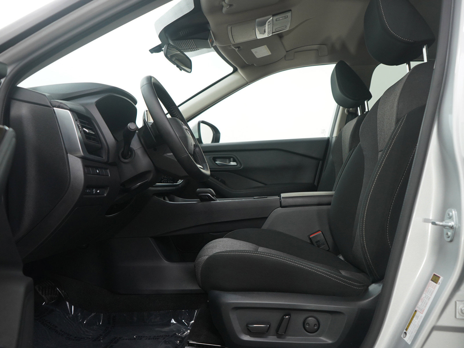 Used 2025 Nissan Rogue SV AWD/4WD image 25