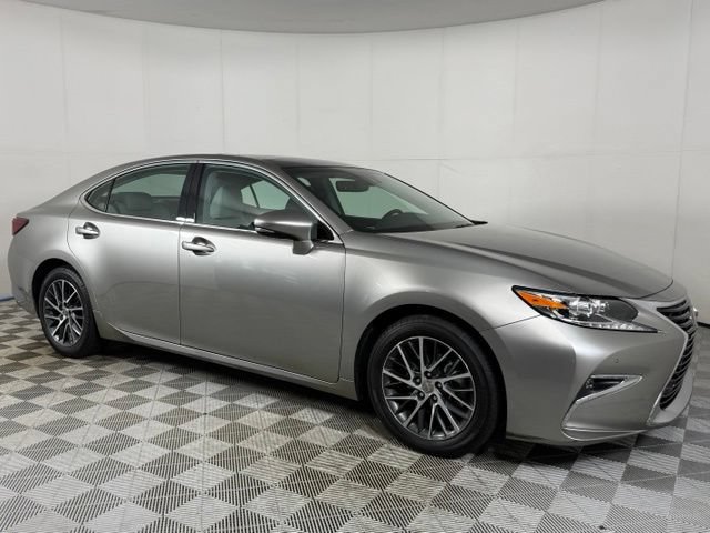 Used 2018 Lexus ES 350 w/ Luxury Package w/Wood Trim FWD image 10