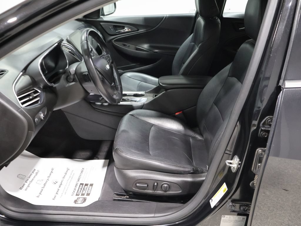 Used 2017 Chevrolet Malibu LT w/ Leather Package FWD image 11