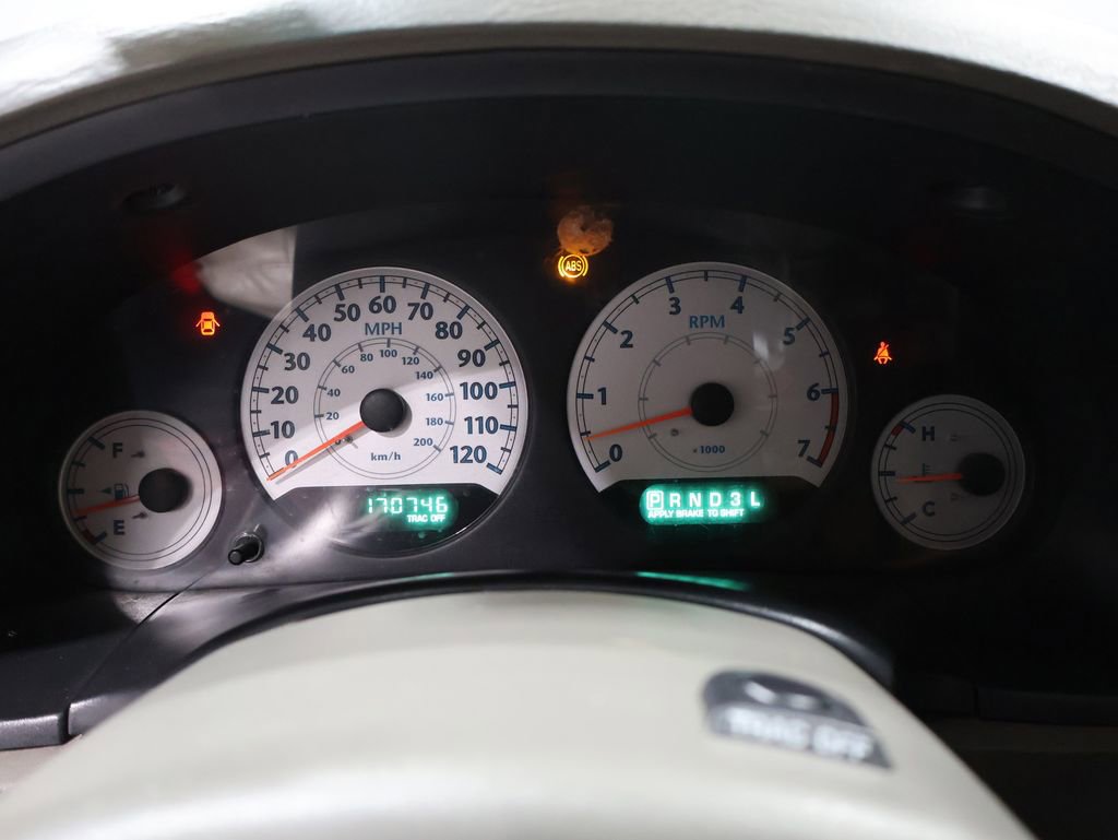 Used 2007 Chrysler Town & Country Touring image 29