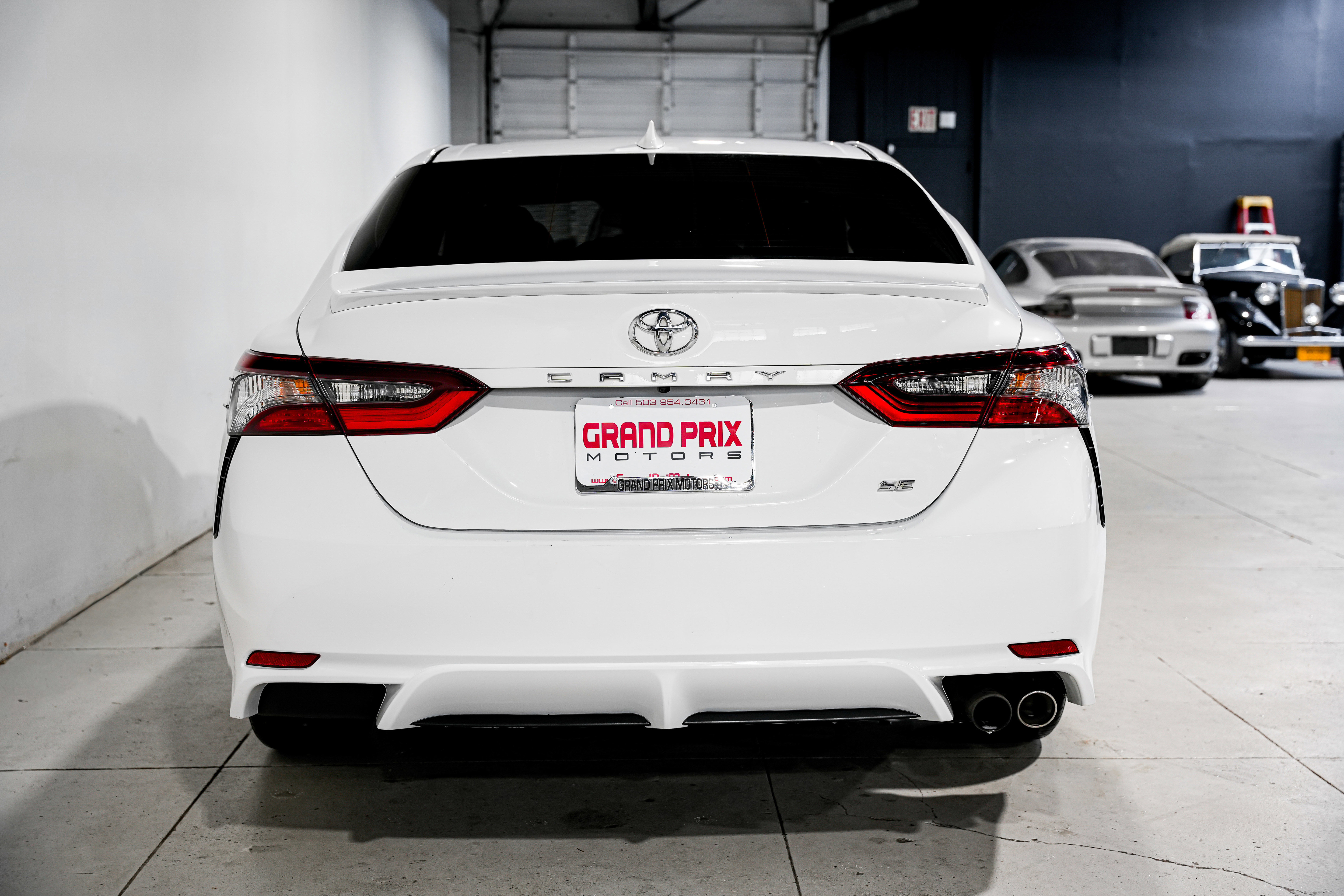 Used 2024 Toyota Camry SE FWD image 4