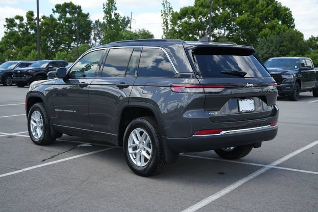 New 2026 Jeep Grand Cherokee Laredo w/ Trailer Tow Package AWD/4WD image 5