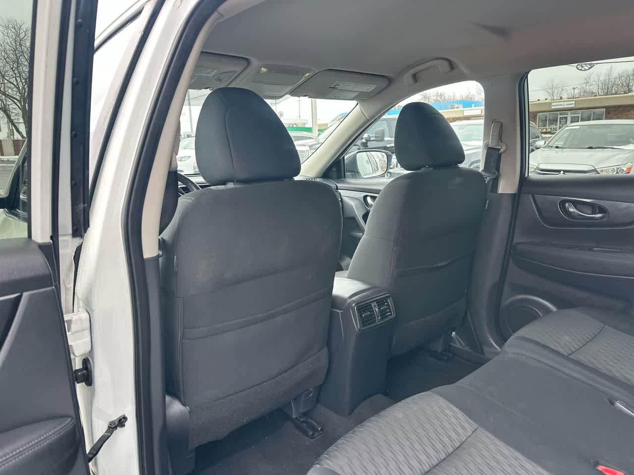 Used 2018 Nissan Rogue SV image 23