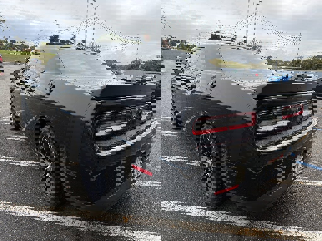 Used 2017 Dodge Challenger R/T Scat Pack w/ Leather Interior Group image 7