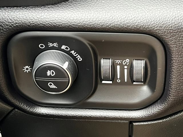 Used 2025 RAM 3500 Laramie AWD/4WD image 29