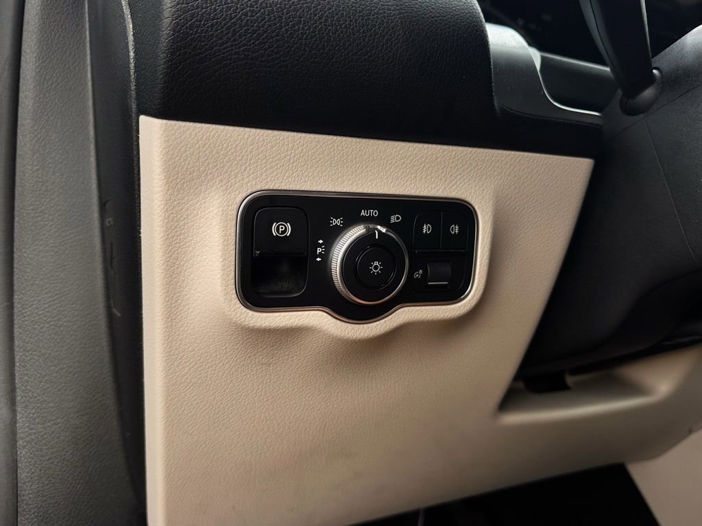Used 2022 Mercedes-Benz GLB 250 w/ Premium Package Lite image 17