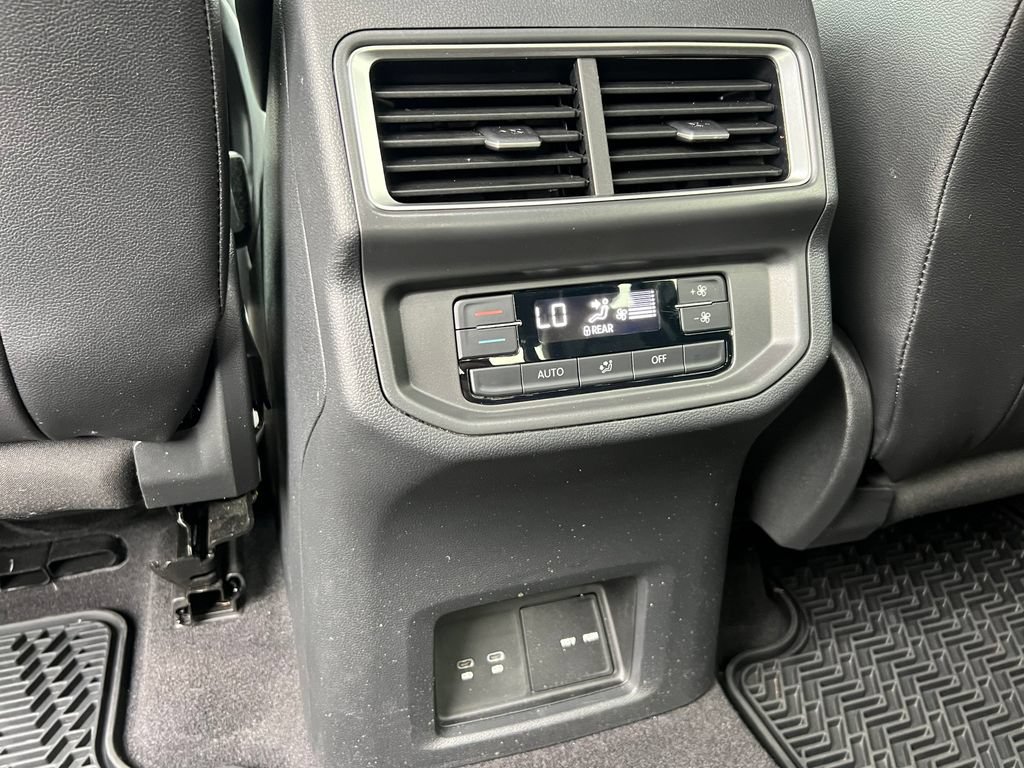 Used 2024 Volkswagen Atlas SE FWD image 13