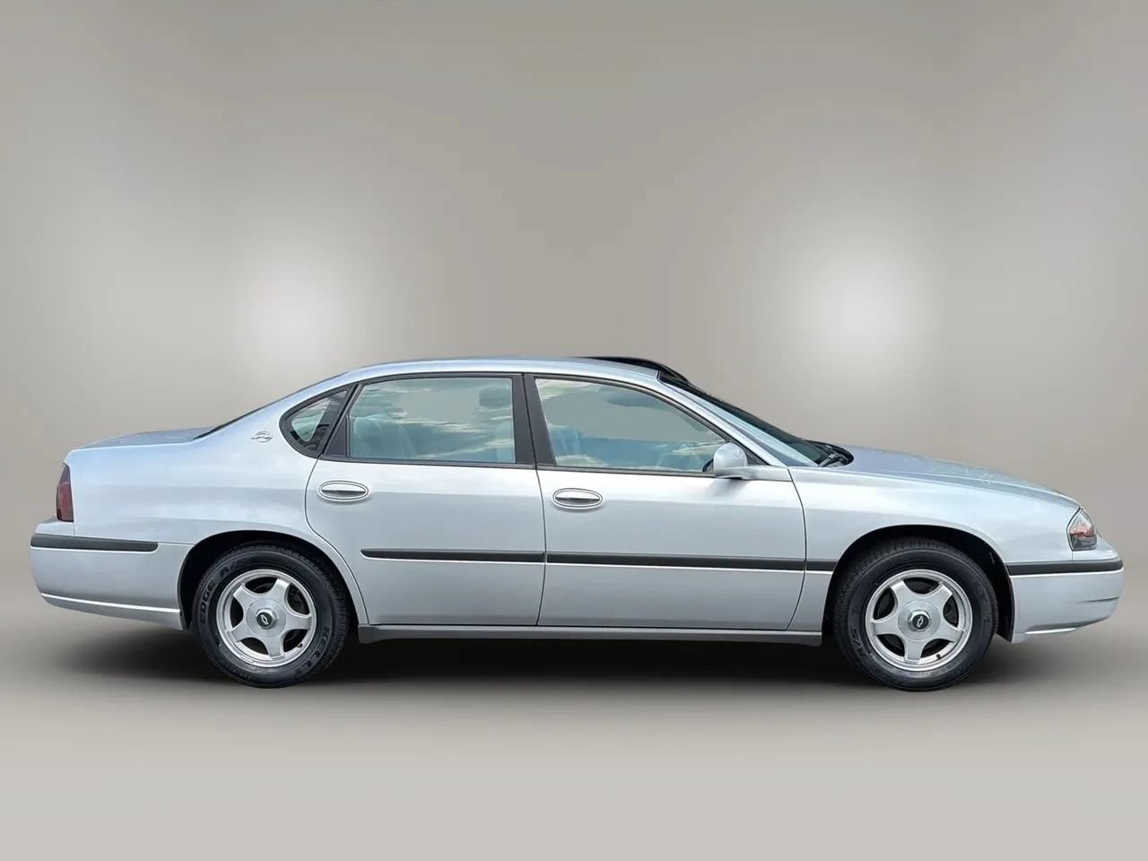 Used 2004 Chevrolet Impala w/ Preferred Equipment Group FWD image 2