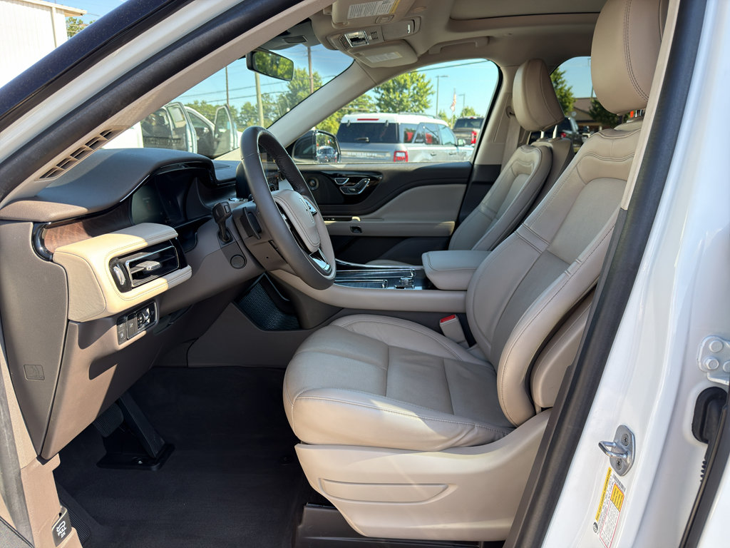 Used 2023 Lincoln Aviator Grand Touring w/ Equipment Group 301A AWD/4WD image 22