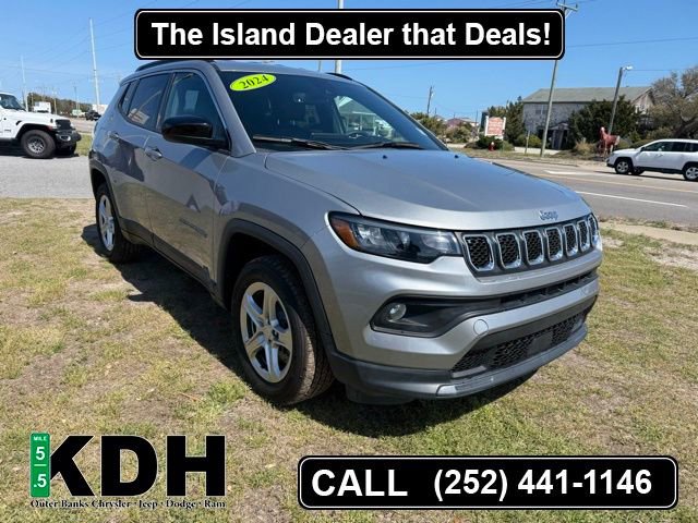 Used 2024 Jeep Compass Latitude w/ Convenience Group image 1