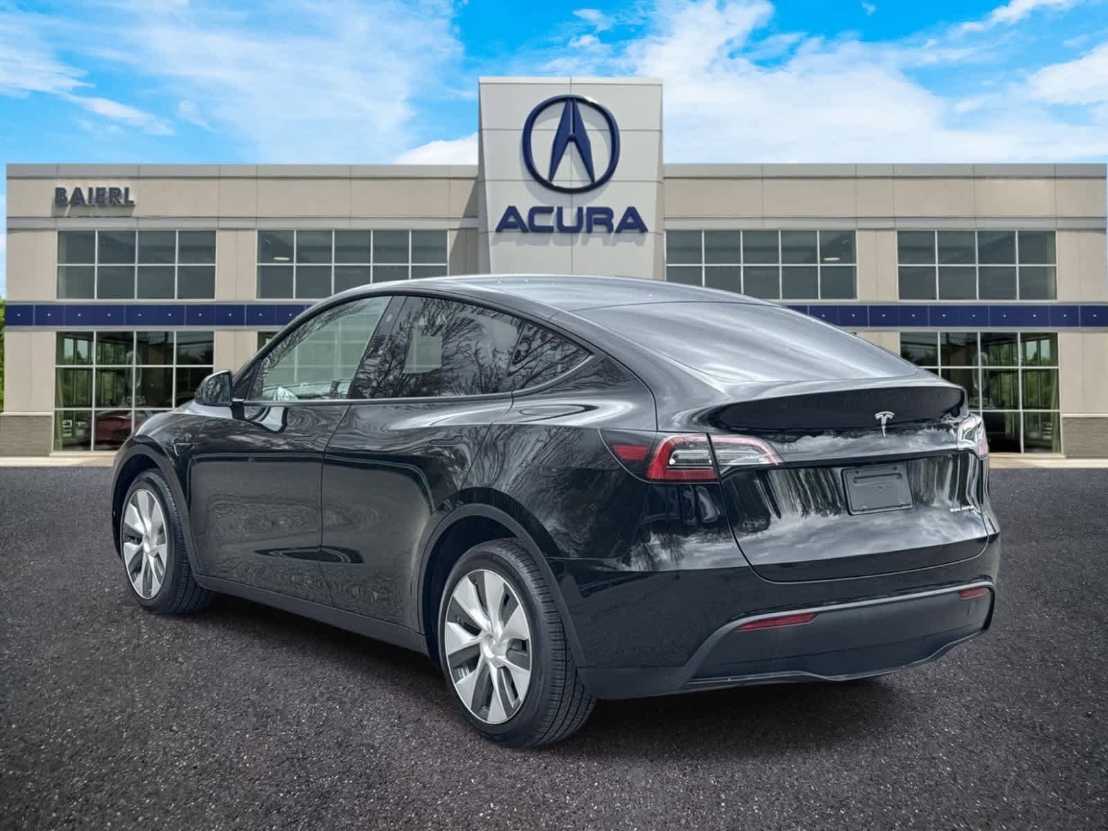 Used 2023 Tesla Model Y AWD image 3