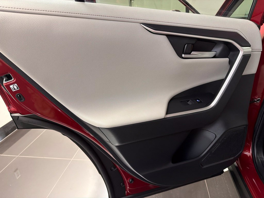 Used 2019 Toyota RAV4 Limited w/ Cold Weather Package AWD/4WD image 35