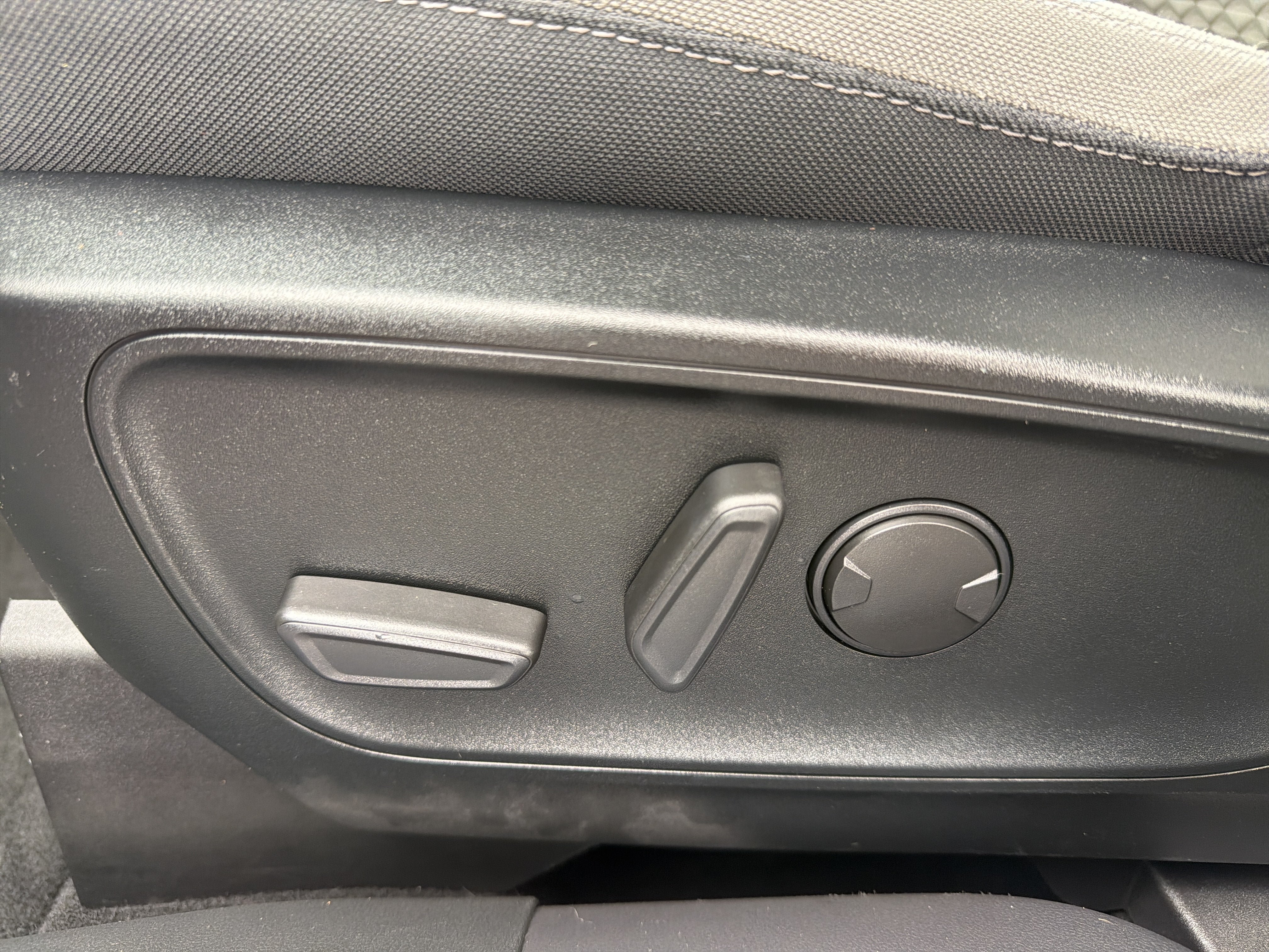 Used 2020 Ford Escape SE AWD/4WD image 11