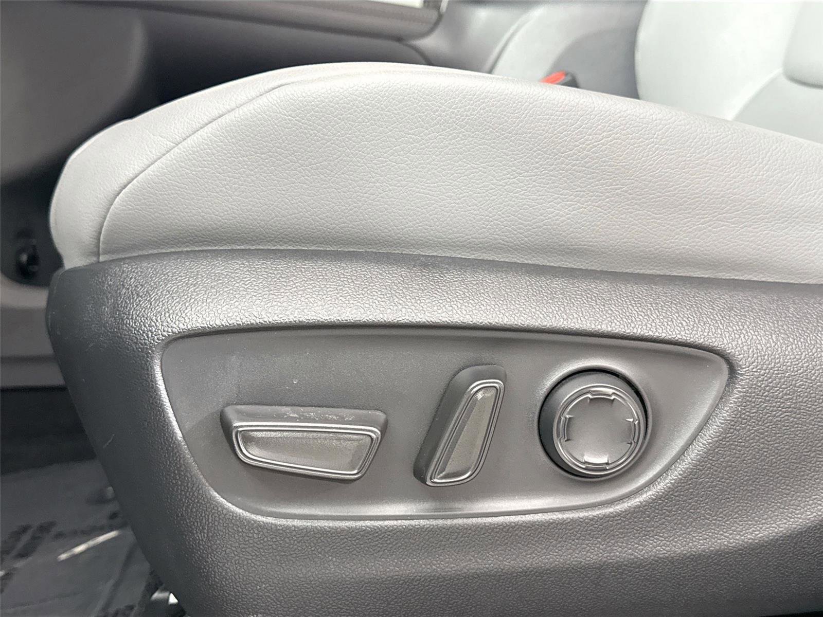 Certified 2023 Toyota Sienna XLE image 32