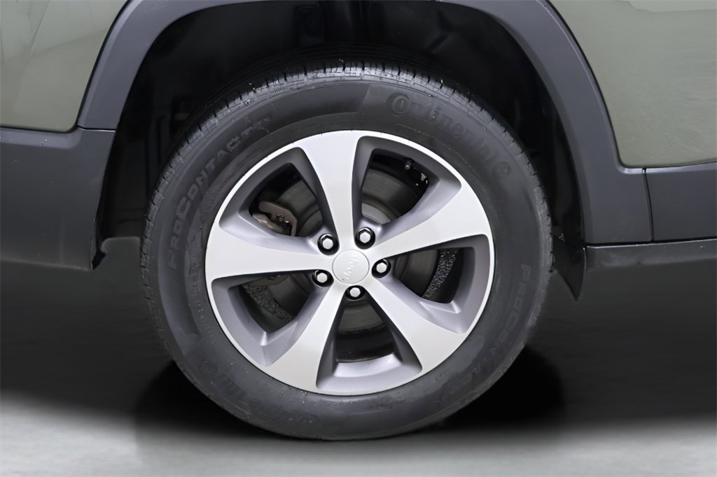 Used 2020 Jeep Cherokee Limited image 34