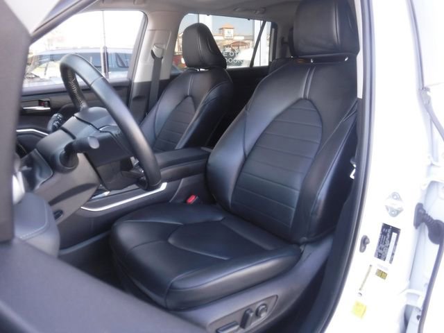 Used 2023 Toyota Highlander XLE image 18