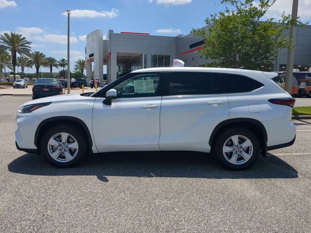 Certified 2024 Toyota Highlander LE image 7