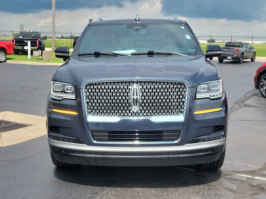 Certified 2024 Lincoln Navigator L Reserve AWD/4WD image 2