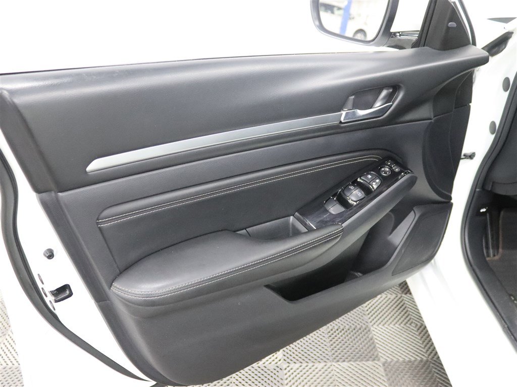 Used 2020 Nissan Altima 2.5 SV FWD image 15