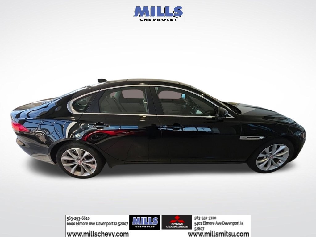 Used 2018 Jaguar XF Premium AWD/4WD image 4