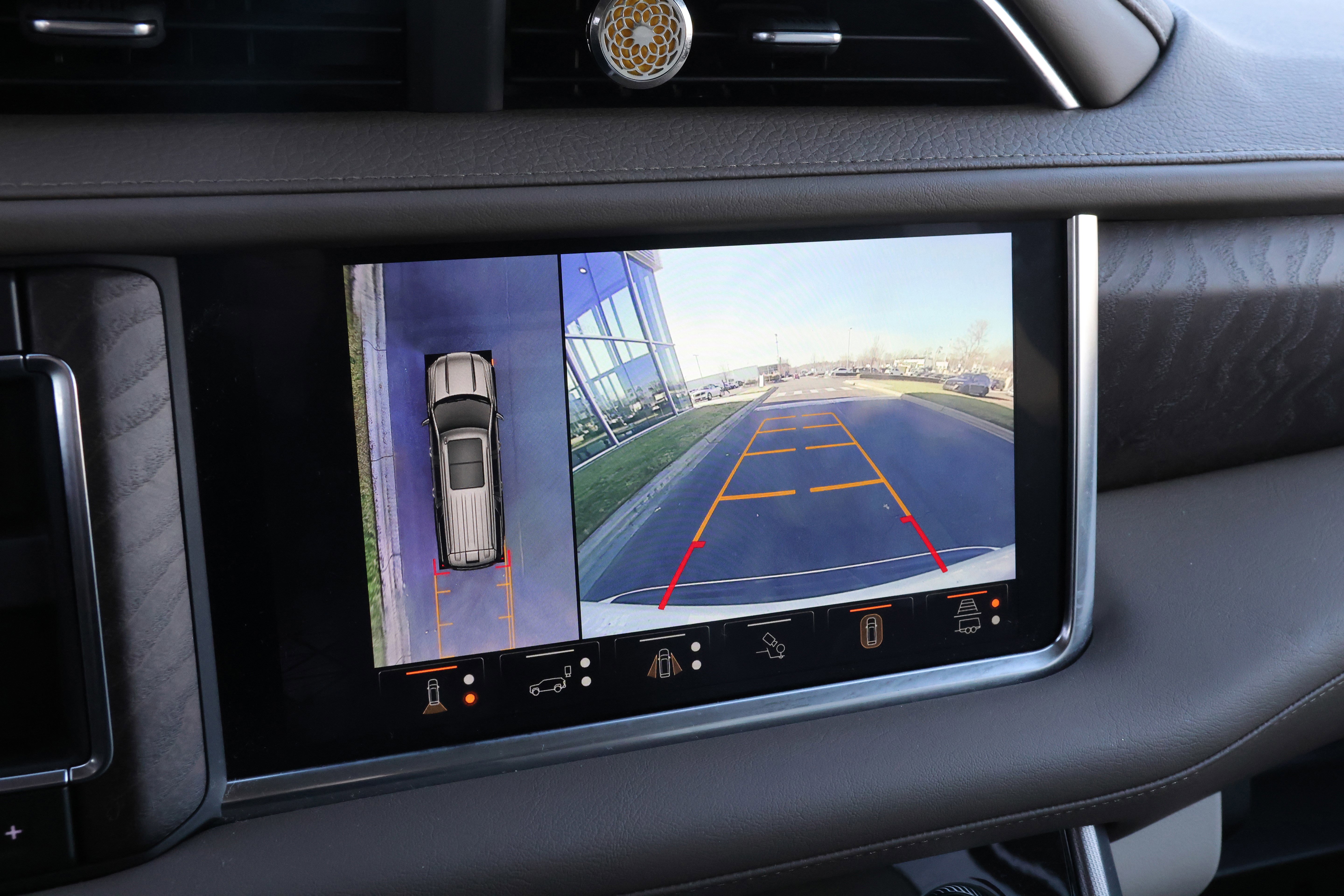 Used 2024 GMC Yukon XL Denali w/ Denali Reserve Package image 30