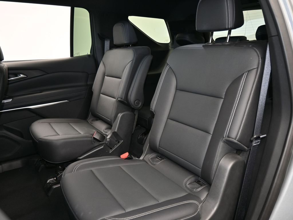 Used 2025 Chevrolet Traverse LT image 33