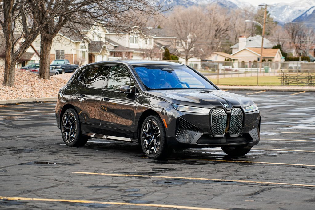 Used 2023 BMW iX xDrive50 w/ Sport Package image 3