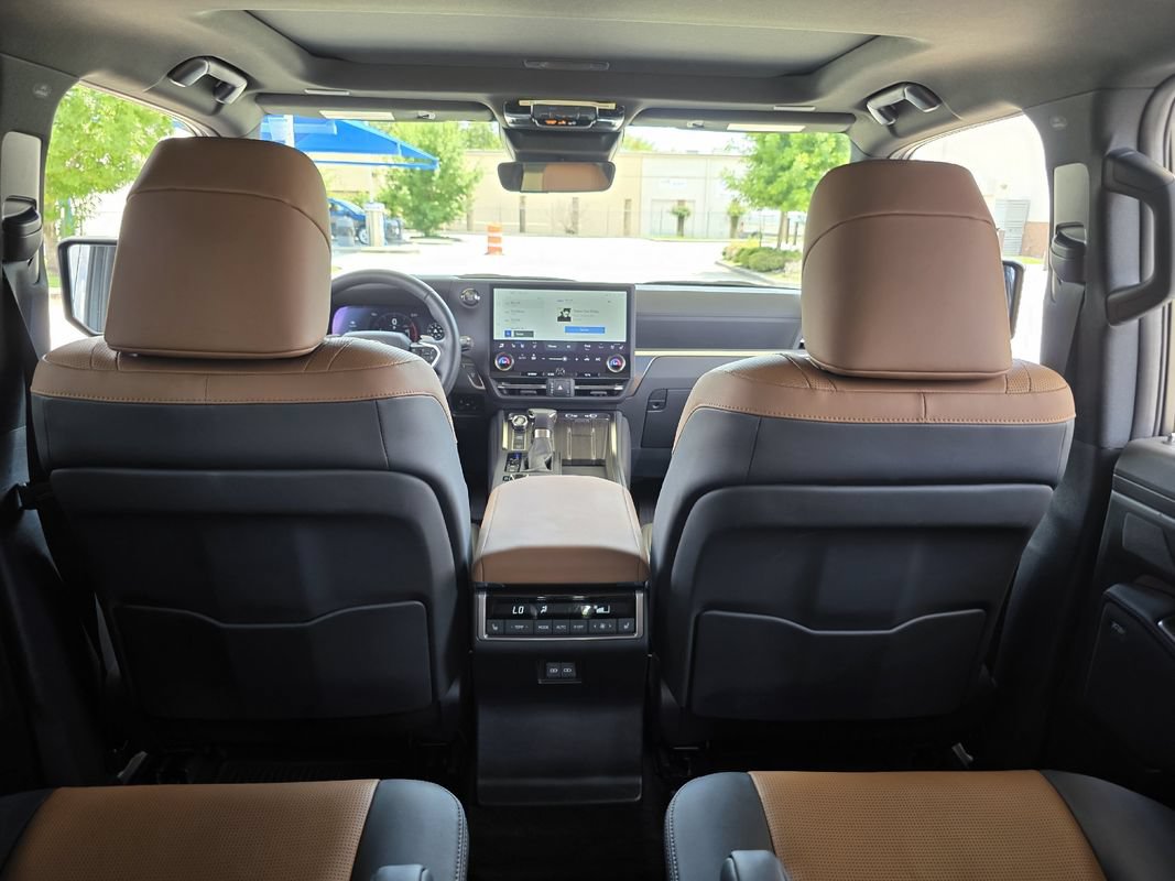 Used 2026 Lexus GX 550 w/ Accessory Package (2T) AWD/4WD image 36