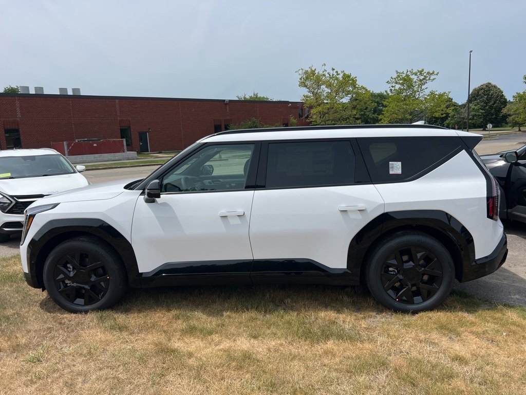New 2026 Kia EV9 Land w/ Nightfall Edition Package image 2