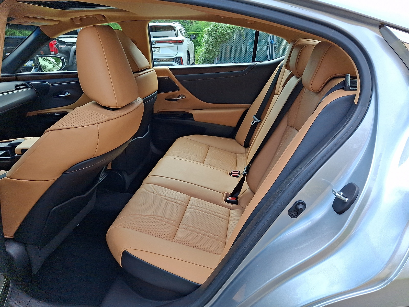 Certified 2022 Lexus ES 300h w/ Accessory Package 2 FWD image 10