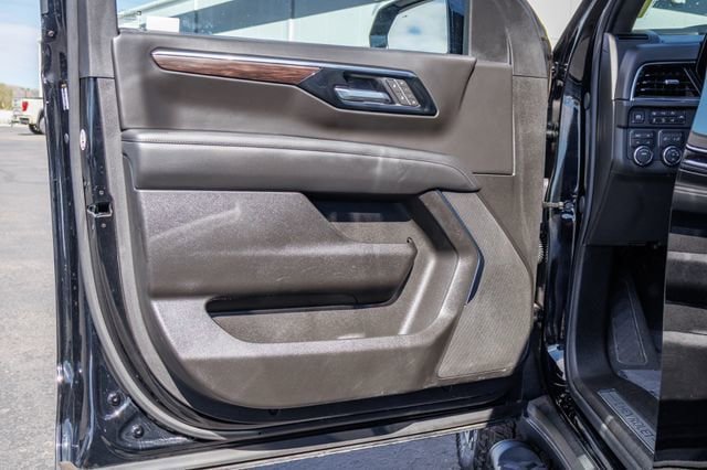 Used 2025 Chevrolet Suburban Z71 AWD/4WD image 16
