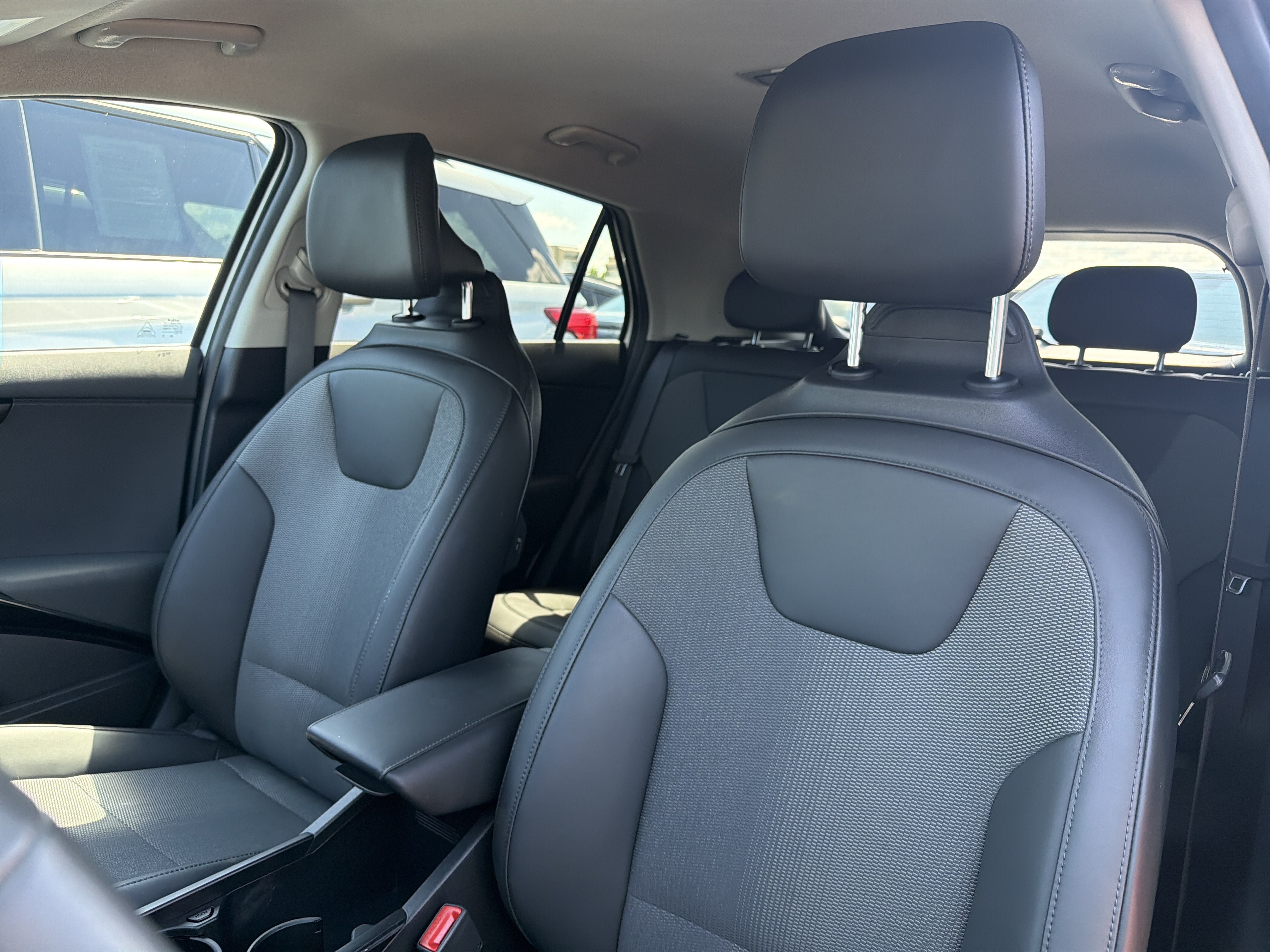 Used 2024 Kia Niro EX w/ EX Cold Weather Package FWD image 8