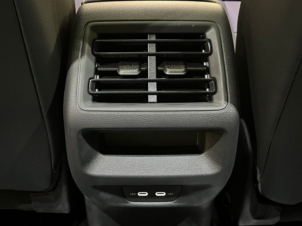 New 2025 Volkswagen Tiguan SE R-Line image 25
