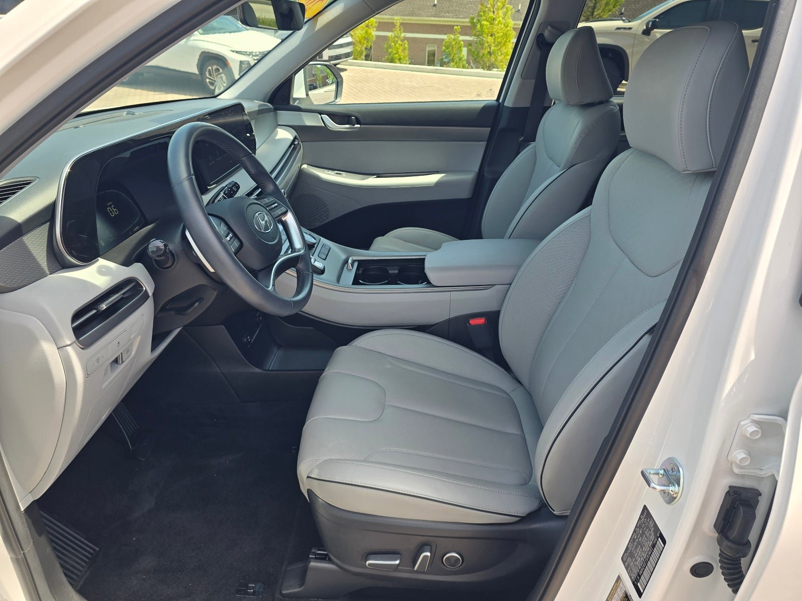Used 2025 Hyundai Palisade SEL FWD image 12