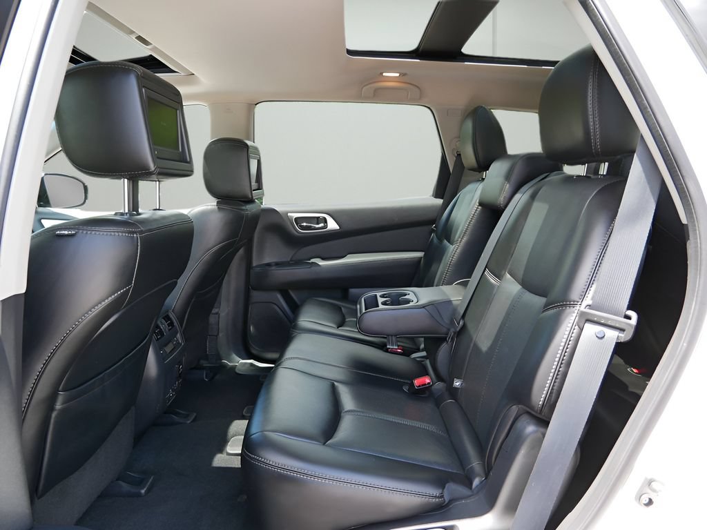 Used 2015 Nissan Pathfinder Platinum w/ Family Entertainment Package AWD/4WD image 11