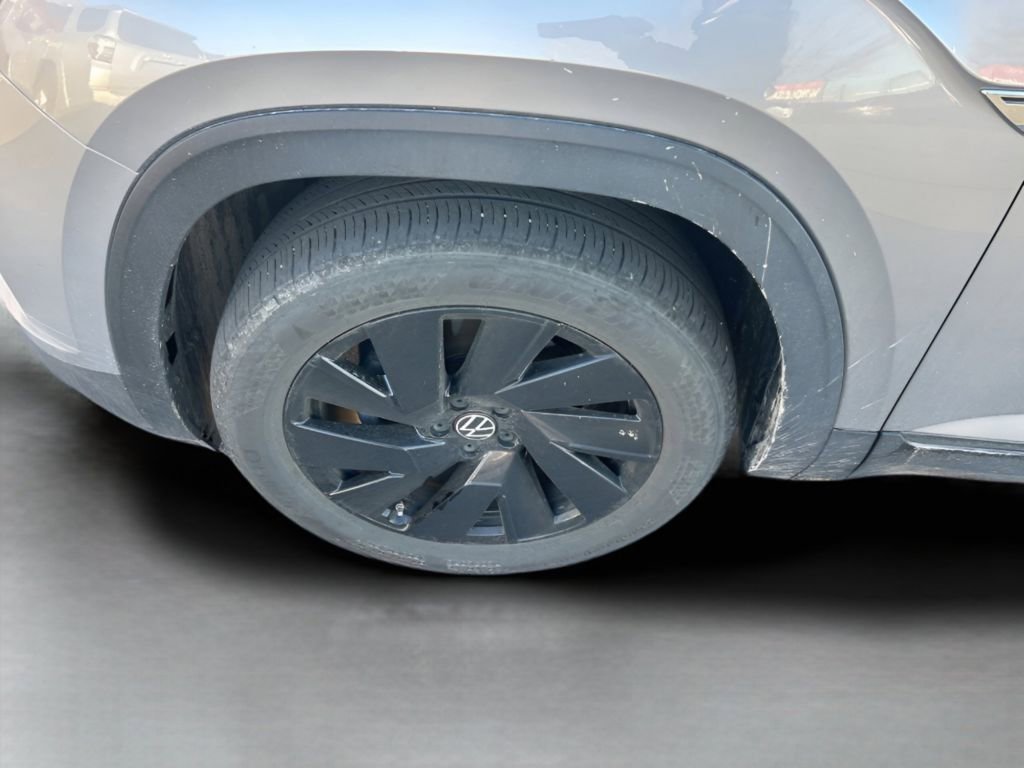 Used 2024 Volkswagen Atlas Cross Sport SE w/ Panoramic Sunroof Package image 17