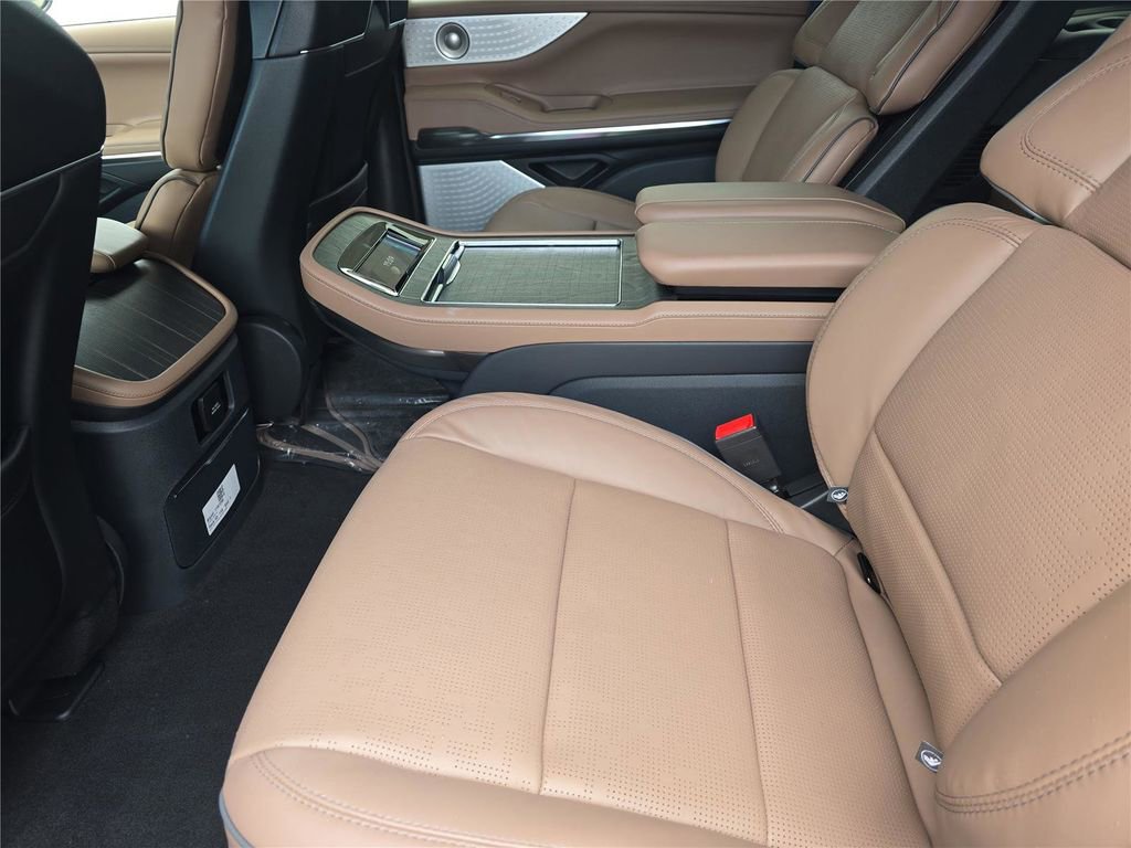 New 2026 Lincoln Navigator Black Label AWD/4WD image 16