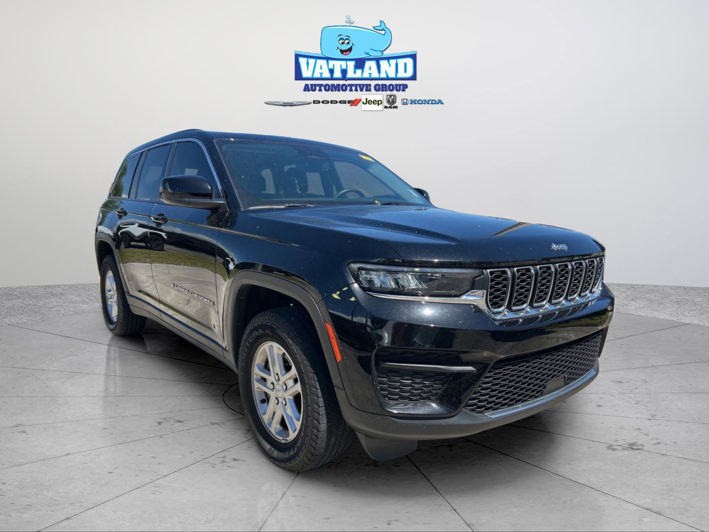 Used 2023 Jeep Grand Cherokee Laredo image 7