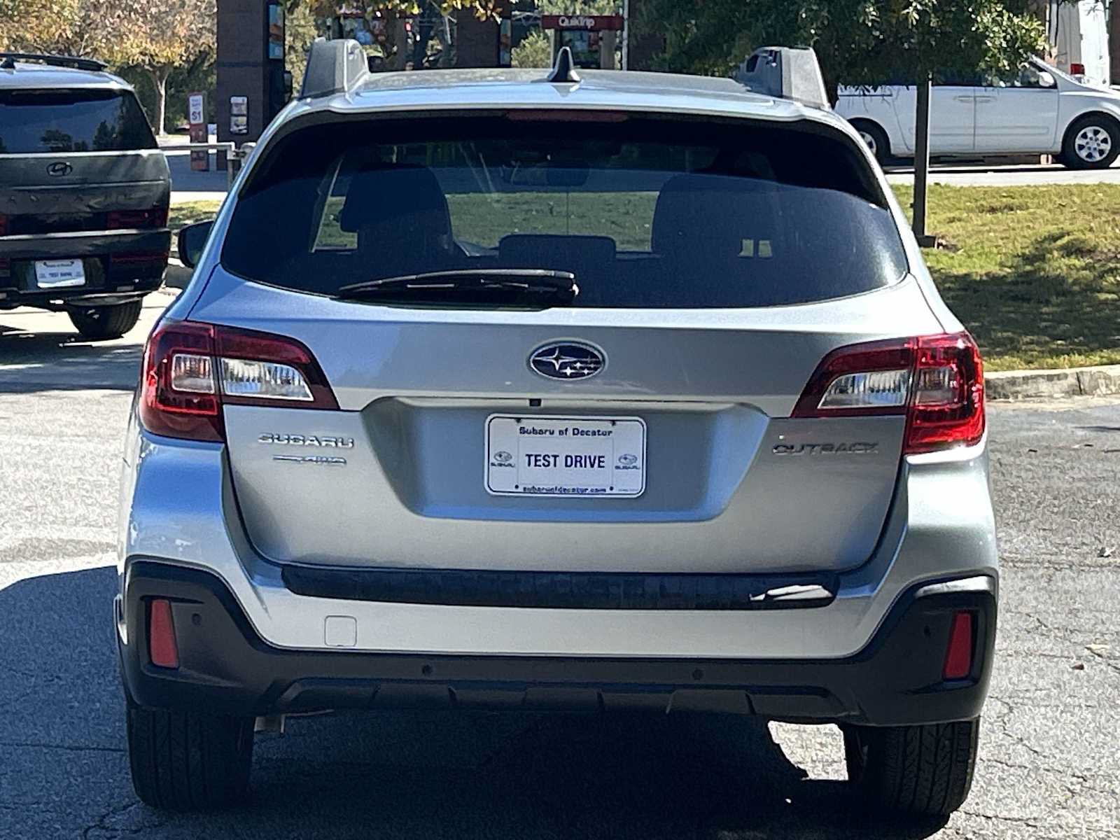 Used 2018 Subaru Outback 2.5i Limited AWD/4WD image 3