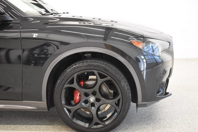 Used 2024 Alfa Romeo Stelvio Ti w/ Performance Driving Package AWD/4WD image 13